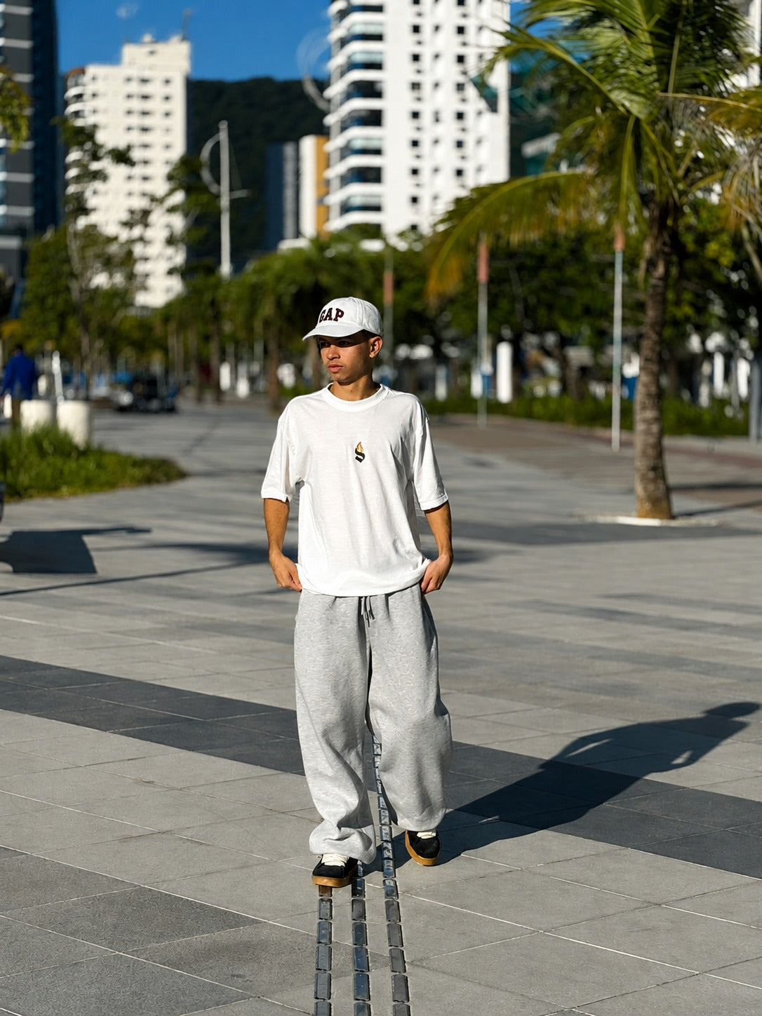 Camiseta Oversized Bulk Básica – Chumbo